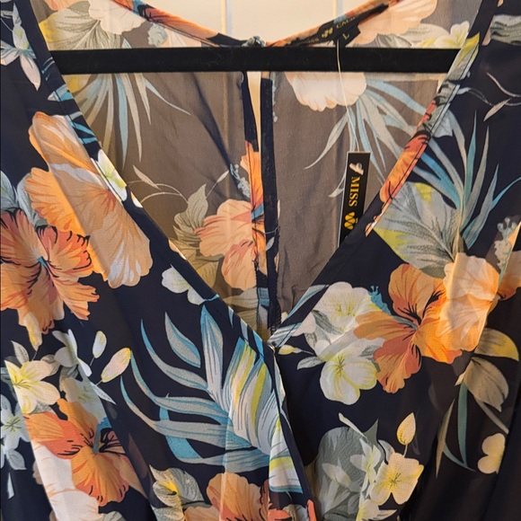 Elegant Floral Long Sleeve Dress - Picture 4 of 5